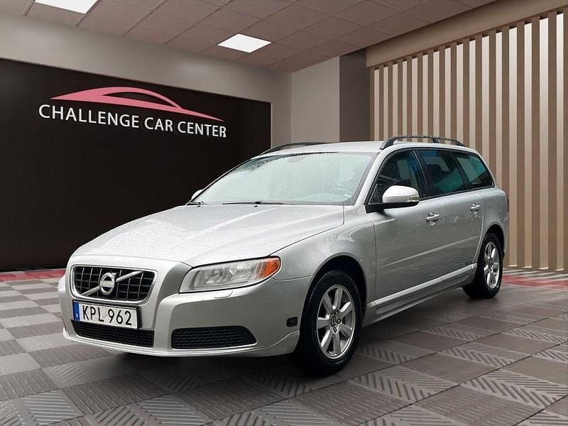 Ljusgrå (grå) Begagnad 2011 Volvo V70 Kinetic Kombi | 69 900 kr (Superpris) - Bild 1/4
