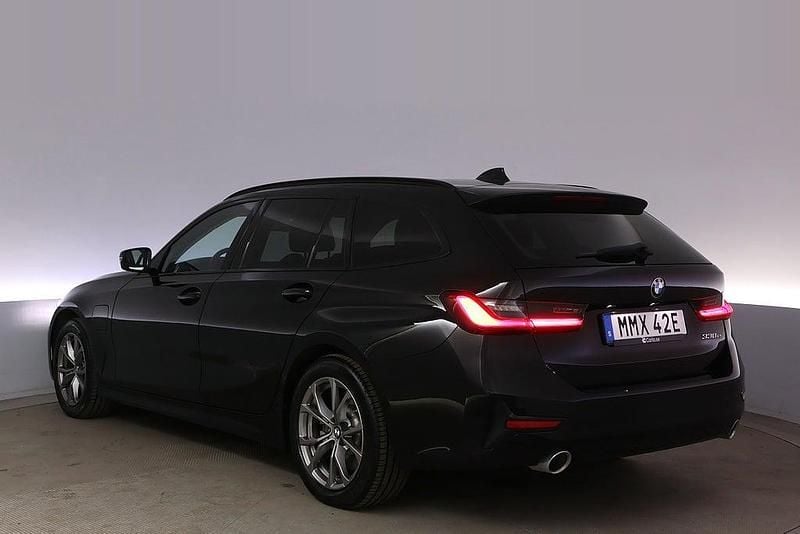 Begagnad BMW 330e Sport Line 215 HK (158 kW) 2020 Svart Kombi