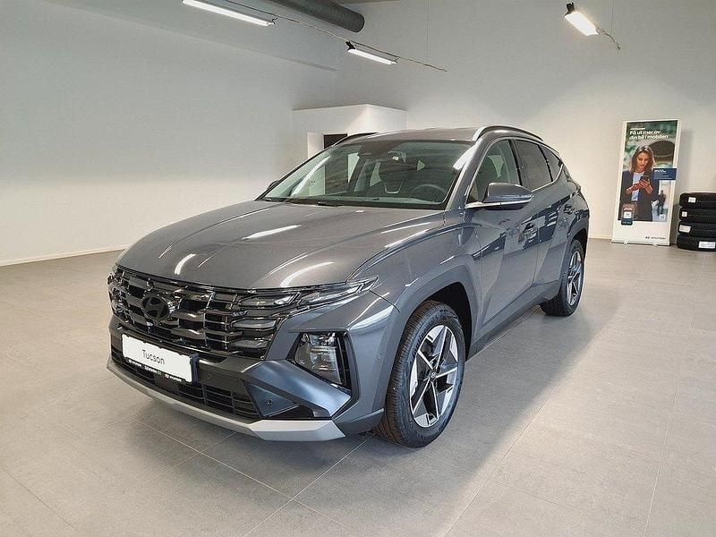 Grå Ny 2024 Hyundai Tucson Advanced SUV | 514 900 kr (Lite dyr) - Bild 1/4