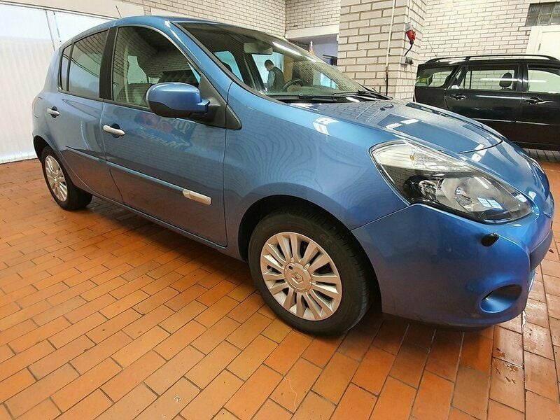 Begagnad Renault Clio R.S. R.S. 75 HK (55 kW) 2010 Blå Halvkombi