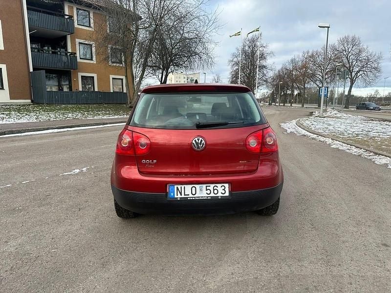 Begagnad VW Golf VI 102 HK (75 kW) 2009 Halvkombi