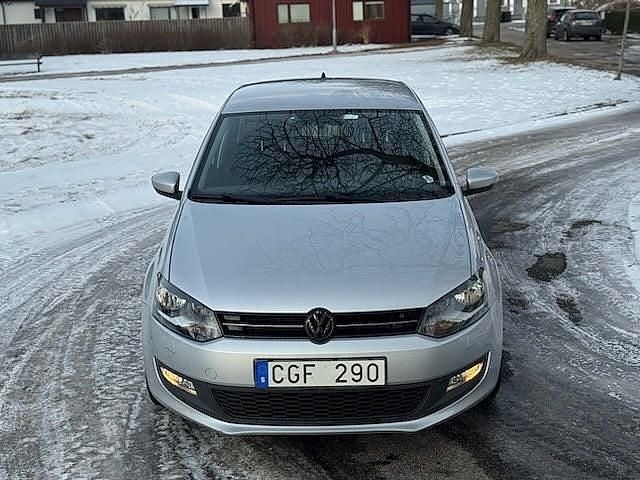 Begagnad VW Polo 90 HK (66 kW) 2012 Silver Halvkombi