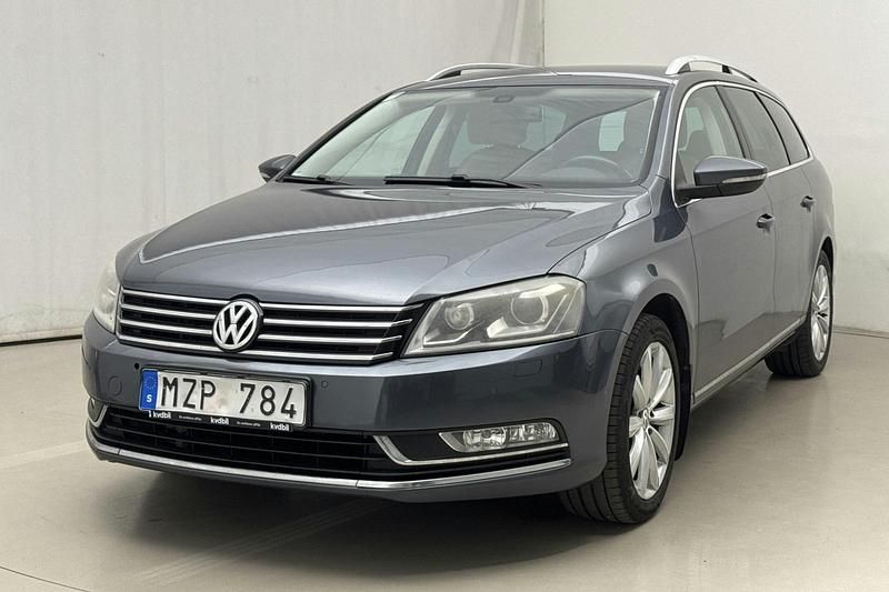 Ljusgrå Begagnad 2013 VW Passat Kombi | 70 000 kr (Marknadspris) - Bild 1/4