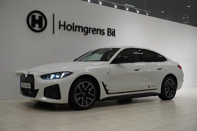 Vit Begagnad 2024 BMW i4 M Sport Sedan | 798 000 kr - Bild 1/4