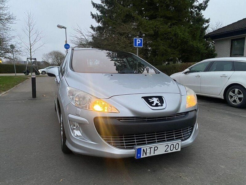 Grå Begagnad 2011 Peugeot 308 Halvkombi | 29 000 kr (Bra pris) - Bild 1/4