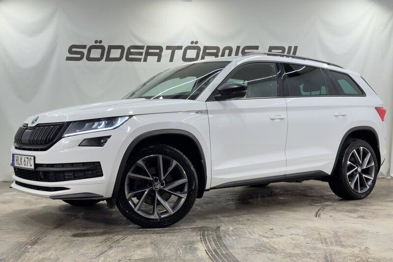 Vit Begagnad 2021 Skoda Kodiaq SportLine SUV | 299 900 kr (Marknadspris) - Bild 1/4