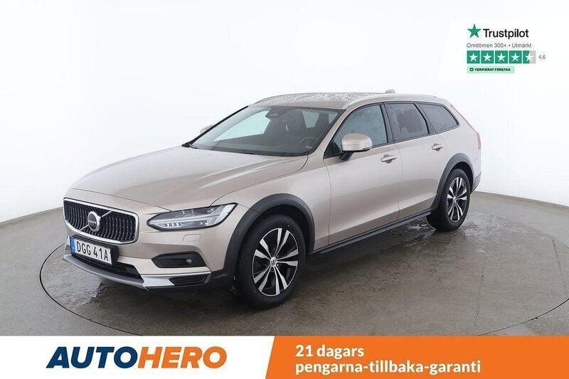 Ljusgrå Begagnad 2023 Volvo V90 CC Core Kombi | 475 000 kr (Dyr) - Bild 1/4