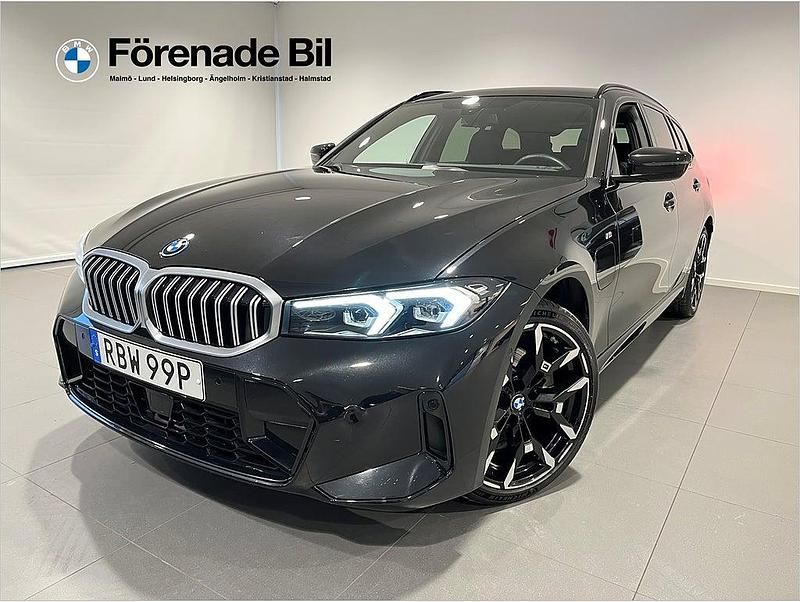Svart Begagnad 2025 BMW 330e M Sport Kombi | 519 000 kr (Bra pris) - Bild 1/4