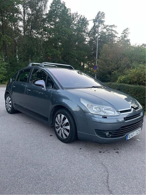 Grå Begagnad 2008 Citroën C4 Halvkombi | 34 000 kr (Marknadspris) - Bild 1/4