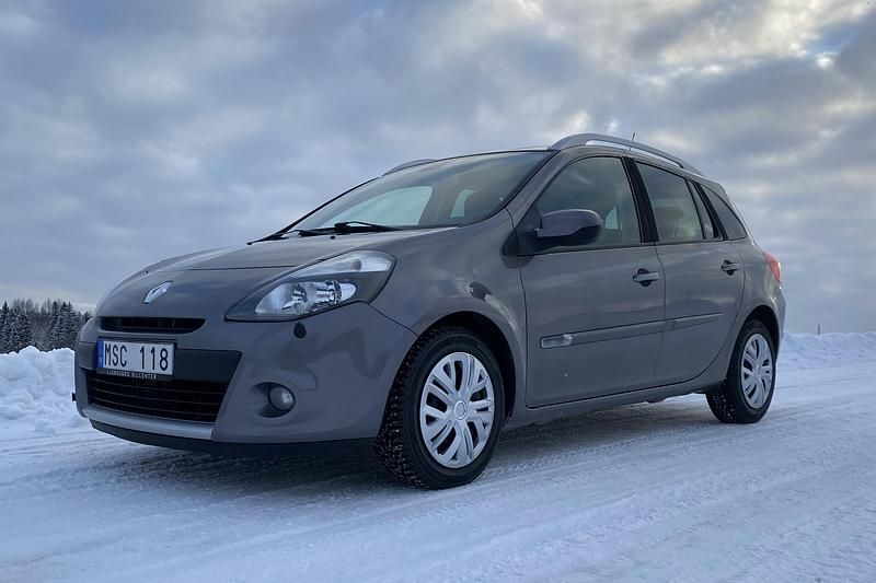 Begagnad Renault Clio IV 103 HK (75 kW) 2012 Grå Kombi