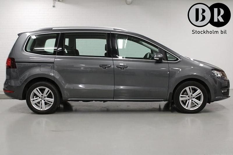 Begagnad VW Sharan 150 HK (110 kW) 2022 Grå Minibuss