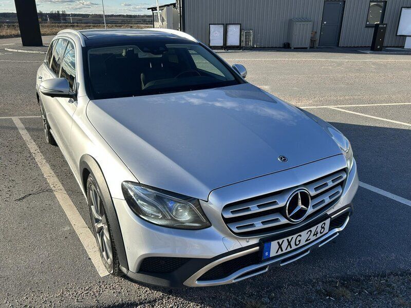 Silver Begagnad 2017 Mercedes E220 Kombi | 264 500 kr (Marknadspris) - Bild 1/4