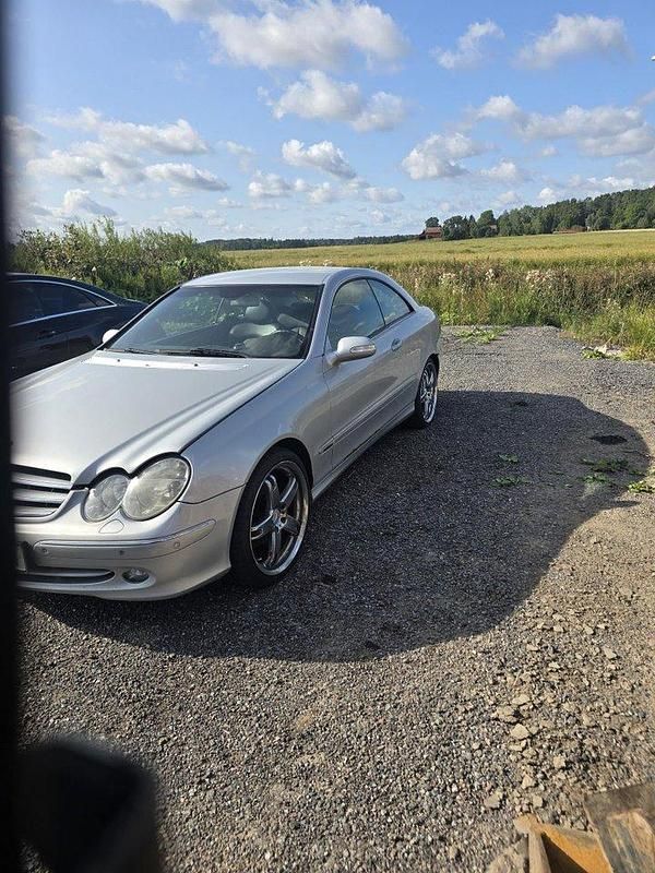 Silver Begagnad 2005 Mercedes CLK240 Elegance Sportkupé | 25 000 kr (Superpris) - Bild 1/2