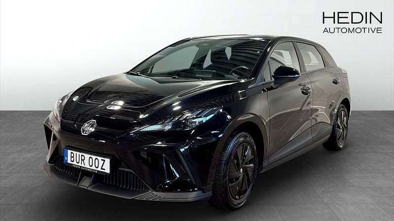 Svart (black) Begagnad 2023 MG MG4 EV Halvkombi | 259 900 kr (Marknadspris) - Bild 1/4