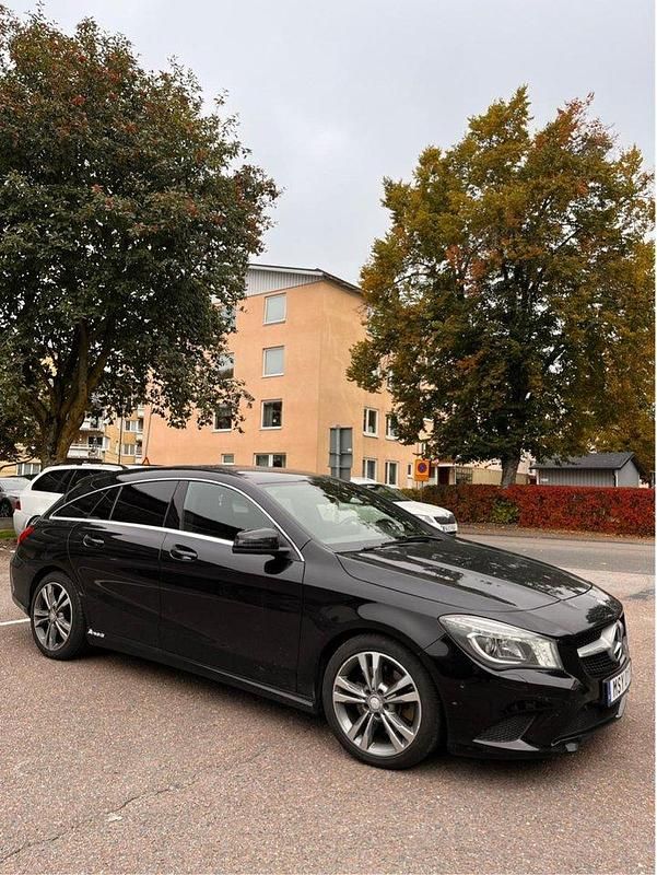 Svart Begagnad 2015 Mercedes CLA250 Shooting Brake Kombi | 145 000 kr - Bild 1/4