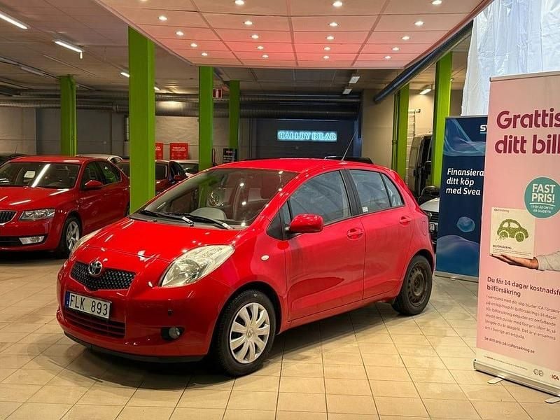 Begagnad Toyota Yaris 87 HK (63 kW) 2008 Röd Halvkombi