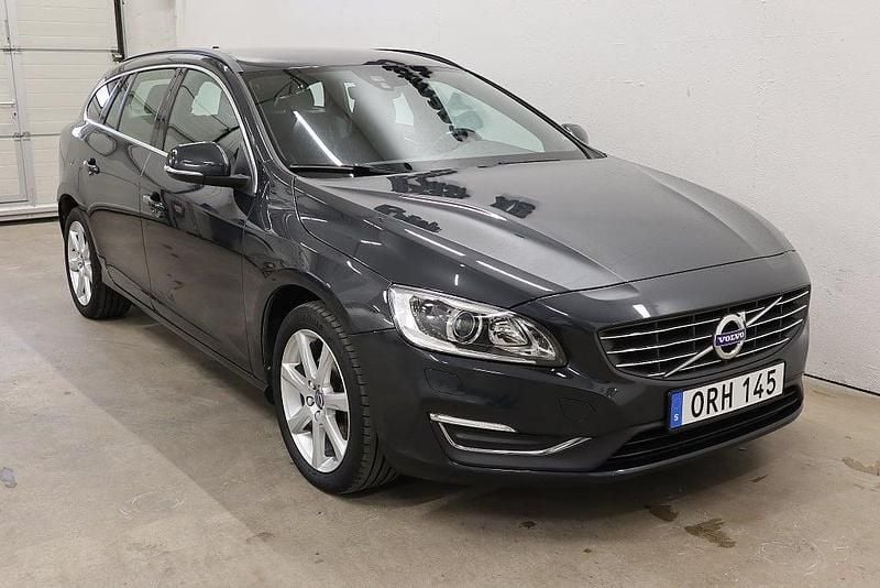 Begagnad Volvo V60 Momentum 150 HK (110 kW) 2018 Grå met. (savile grey) Kombi
