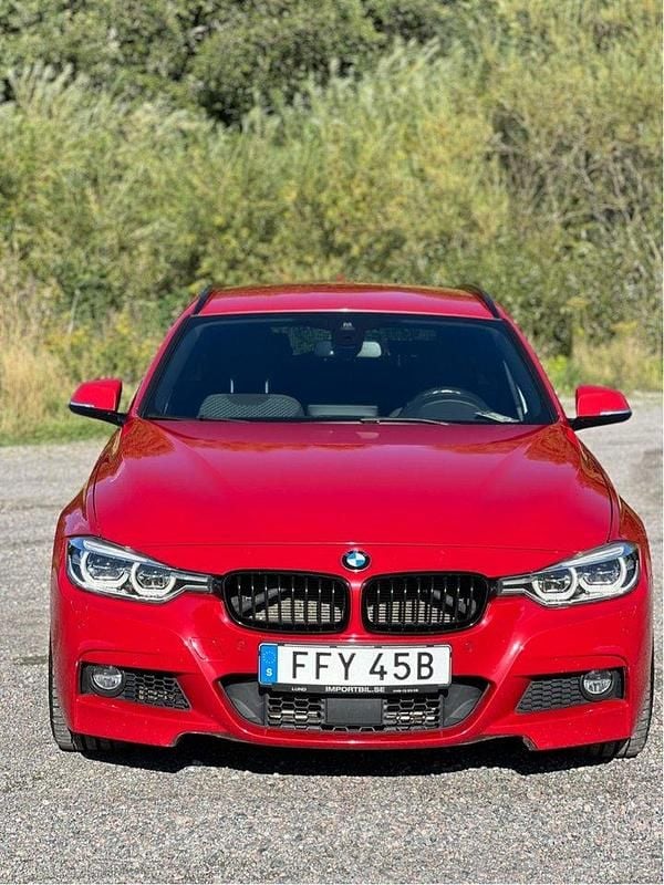 Röd Begagnad 2017 BMW 335 M Sport Kombi | 295 000 kr (Marknadspris) - Bild 1/4