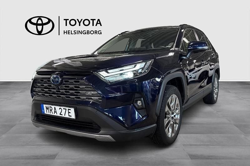 Blå Begagnad 2023 Toyota RAV4 Hybrid Executive SUV | 429 900 kr (Lite dyr) - Bild 1/4
