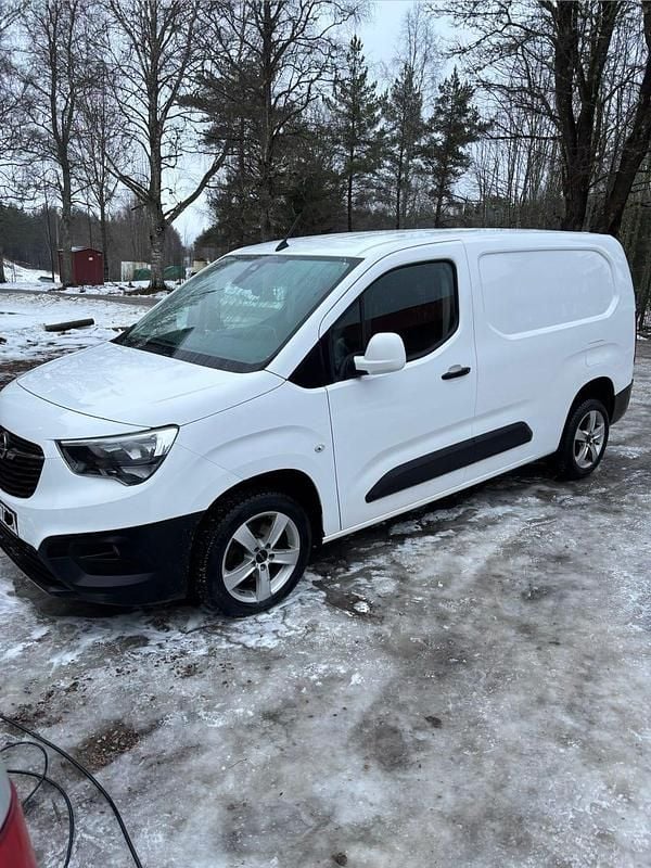 Begagnad Opel Combo 102 HK (75 kW) 2020 Minibuss