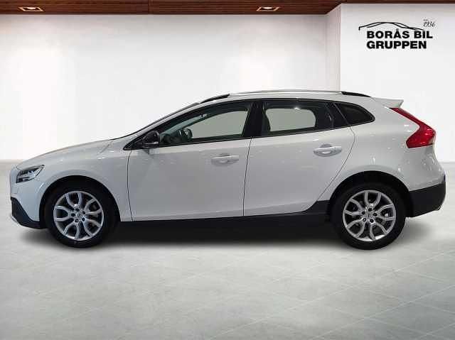 Begagnad Volvo V40 CC Business Edition 151 HK (111 kW) 2018 Vit Kombi