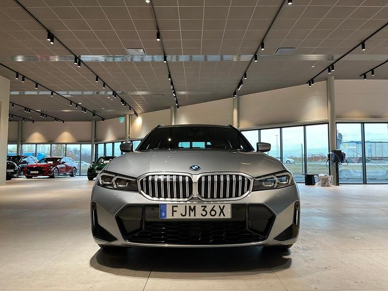 Begagnad BMW 330e M Sport 292 HK (214 kW) 2024 Grå Kombi