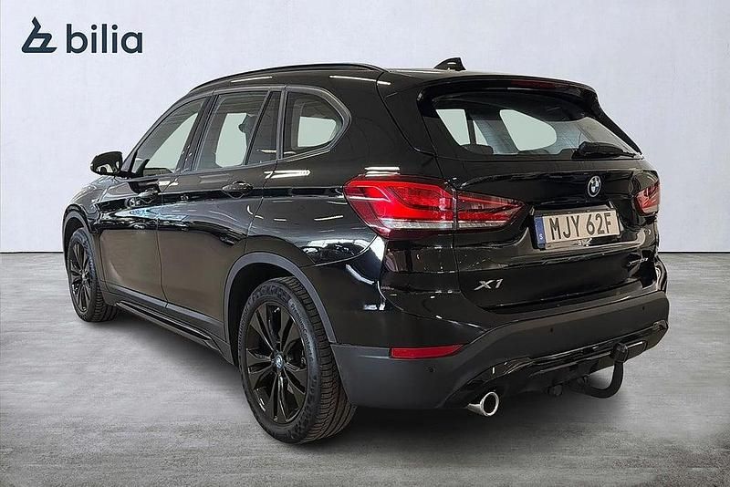 Begagnad BMW X1 Sport Line 125 HK (91 kW) 2022 Svart SUV