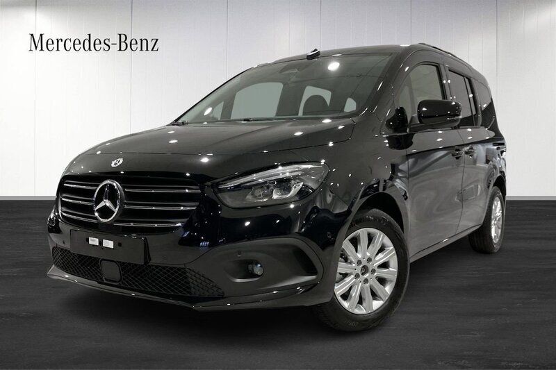 Svart Begagnad 2023 Mercedes 180 Edition Sedan | 365 562 kr (Marknadspris) - Bild 1/4