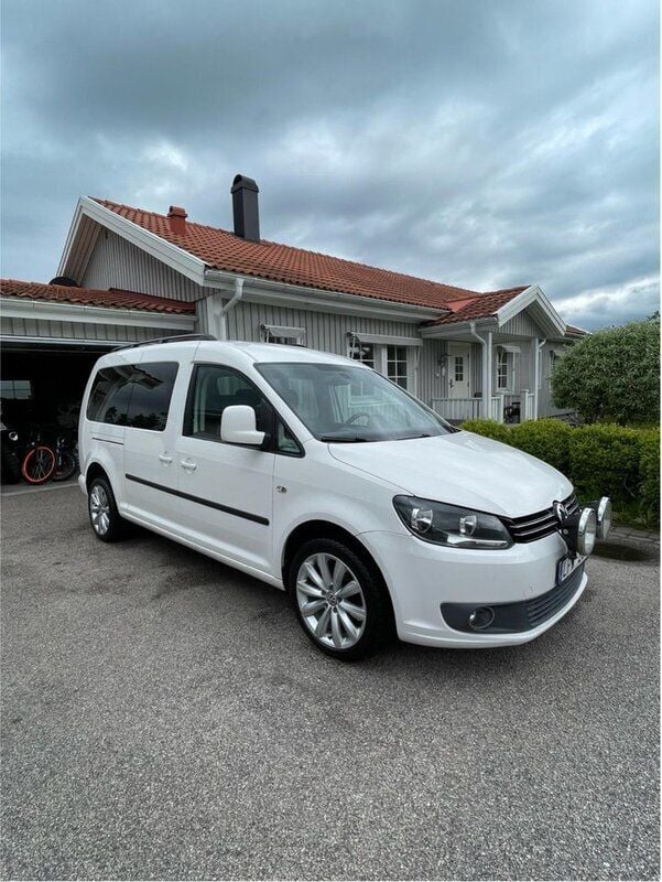 Vit Begagnad 2011 VW Caddy Maxi Life Life Minibuss | 84 000 kr - Bild 1/4