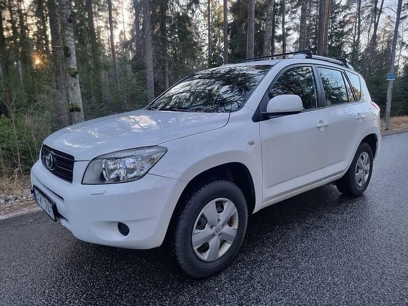 Begagnad Toyota RAV4 152 HK (111 kW) 2008 Vit SUV