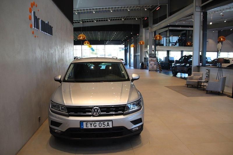 Silver Begagnad 2019 VW Tiguan SUV | 244 000 kr (Marknadspris) - Bild 1/4