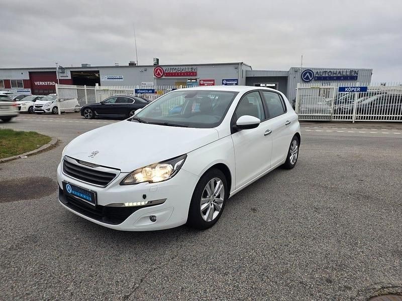 Vit Begagnad 2015 Peugeot 308 Halvkombi | 99 000 kr (Marknadspris) - Bild 1/4