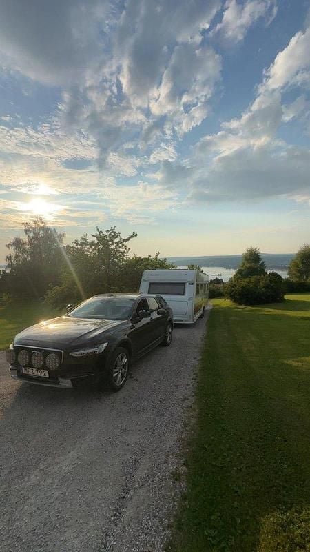 Svart Begagnad 2019 Volvo V90 CC Momentum Kombi | 175 000 kr (Marknadspris) - Bild 1/1