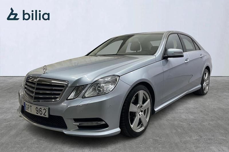 Silver Begagnad 2012 Mercedes E220 Sedan | 154 900 kr (Marknadspris) - Bild 1/4