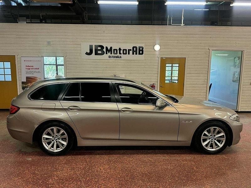 Silver Begagnad 2011 BMW 520 Kombi | 119 900 kr (Marknadspris) - Bild 1/4