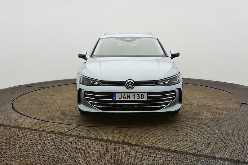 Begagnad VW Passat 150 HK (110 kW) 2024 Silver Kombi