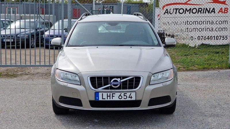Ljusbrun (brun) Begagnad 2010 Volvo V70 Kinetic Kombi | 56 900 kr (Superpris) - Bild 1/4
