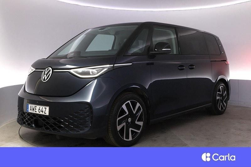 Mörkblå (blå) Begagnad 2023 VW ID. Buzz Pro Minibuss | 545 900 kr (Marknadspris) - Bild 1/3