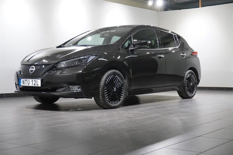 Svart Begagnad 2023 Nissan Leaf Acenta Halvkombi | 194 800 kr (Bra pris) - Bild 1/4
