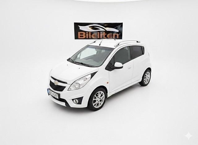Vit Begagnad 2011 Chevrolet Spark Halvkombi | 21 400 kr (Bra pris) - Bild 1/4