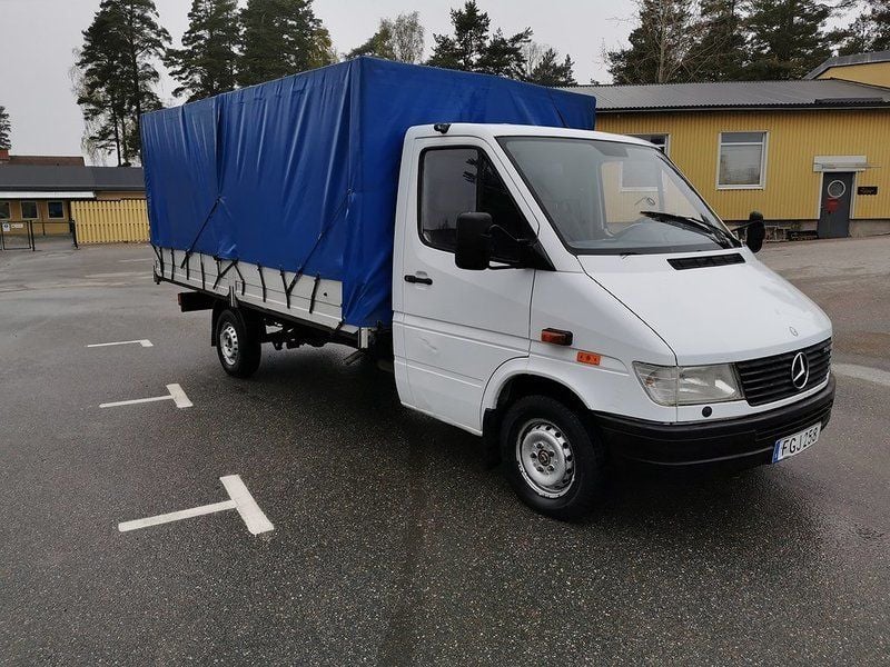Begagnad Mercedes Sprinter 122 HK (89 kW) 1999 Vit Van