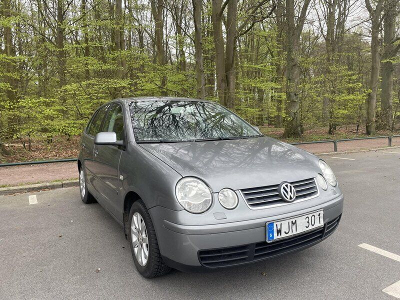 Grå Begagnad 2005 VW Polo Cricket Halvkombi | 20 000 kr (Dyr) - Bild 1/4