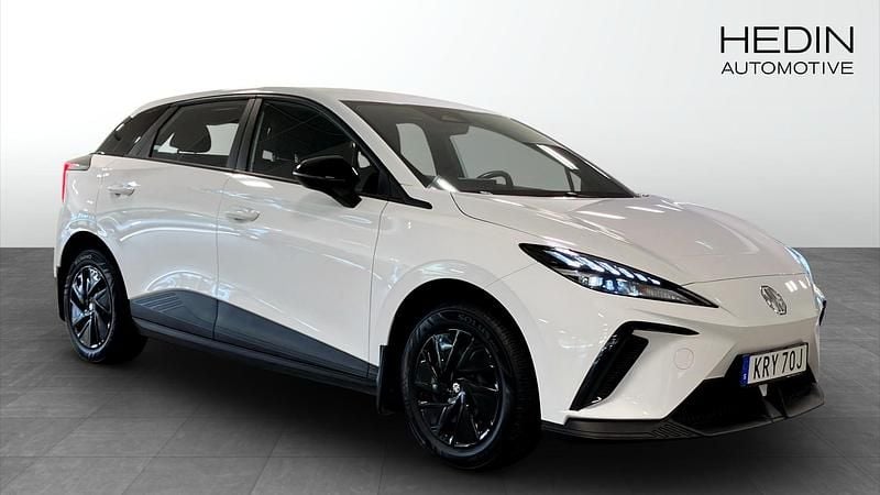Vit (white) Begagnad 2023 MG MG4 EV Halvkombi | 259 900 kr (Marknadspris) - Bild 1/4