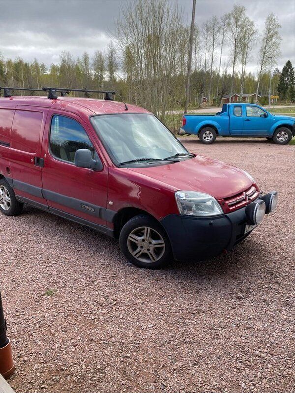 Röd Begagnad 2003 Citroën Berlingo Minibuss | 15 000 kr (Marknadspris) - Bild 1/4
