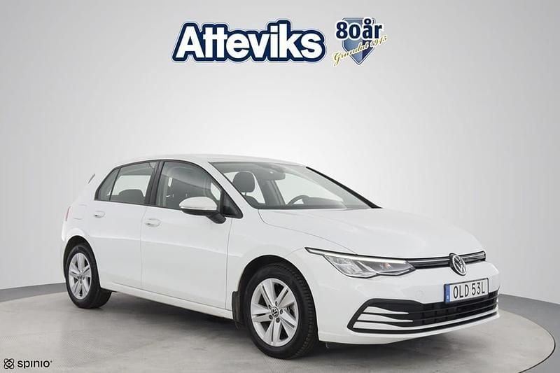 Vit Begagnad 2022 VW Golf VIII Life Halvkombi | 227 900 kr (Marknadspris) - Bild 1/4