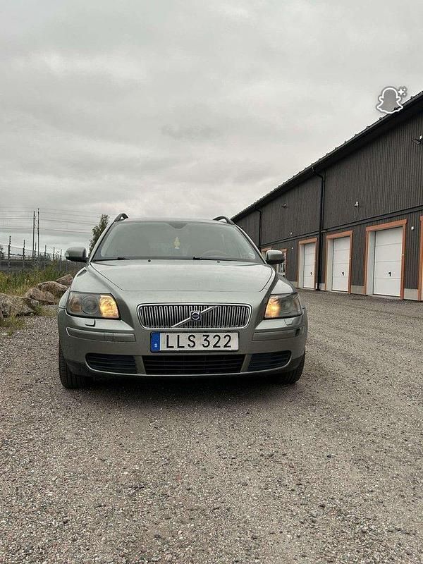 Grön Begagnad 2007 Volvo V50 Kinetic Kombi | 15 900 kr (Dyr) - Bild 1/4