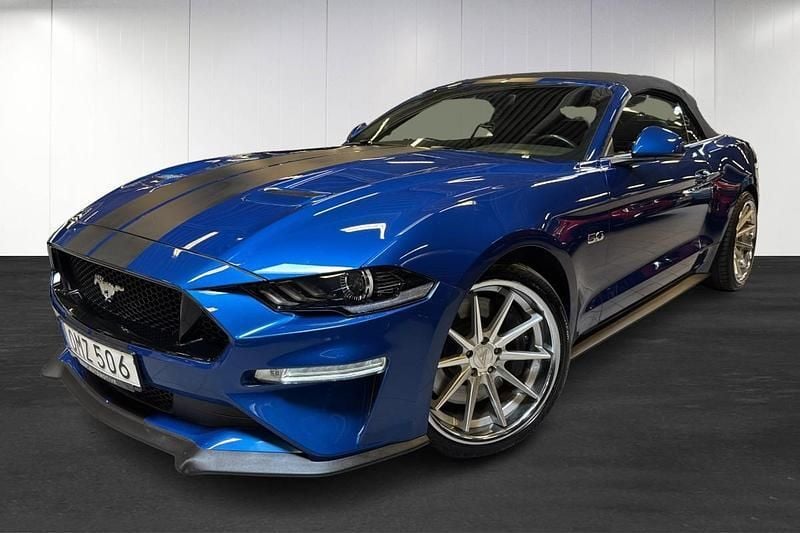 Blå (blue) Begagnad 2018 Ford Mustang GT Convertible Cab | 469 000 kr (Marknadspris) - Bild 1/4