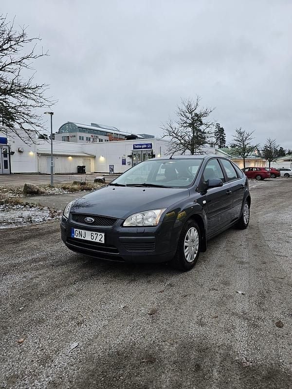 Begagnad 2008 Ford Focus Halvkombi | 22 500 kr (Marknadspris) - Bild 1/4