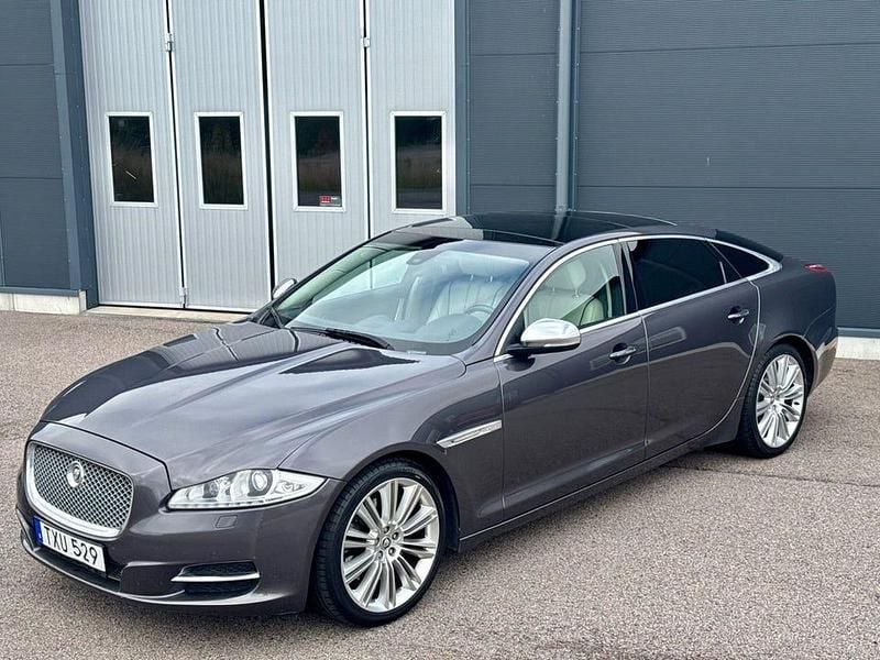 Begagnad Jaguar XJ 385 HK (283 kW) 2010 Mörkgrå Sedan