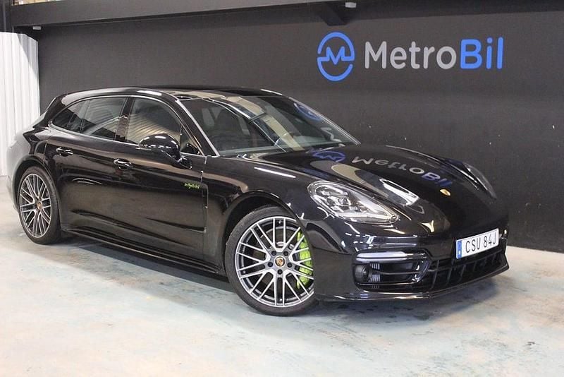 Svart Begagnad 2021 Porsche Panamera Sport Turismo Kombi | 799 000 kr (Marknadspris) - Bild 1/4